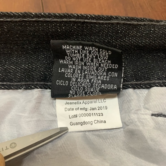 Men’s Young Rich & Famous NYC Black Jeans EUC Embellished Size 38 - Picture 12 of 13